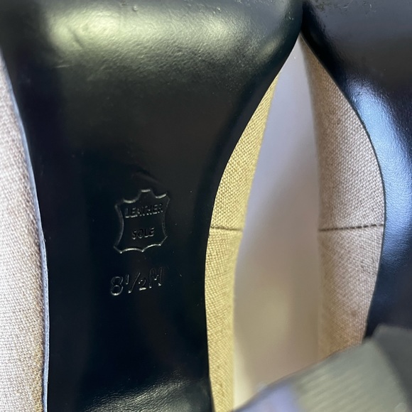 Tory Burch Linen and Leather Cap Toe Pump, size 8.5M. - Picture 8 of 8